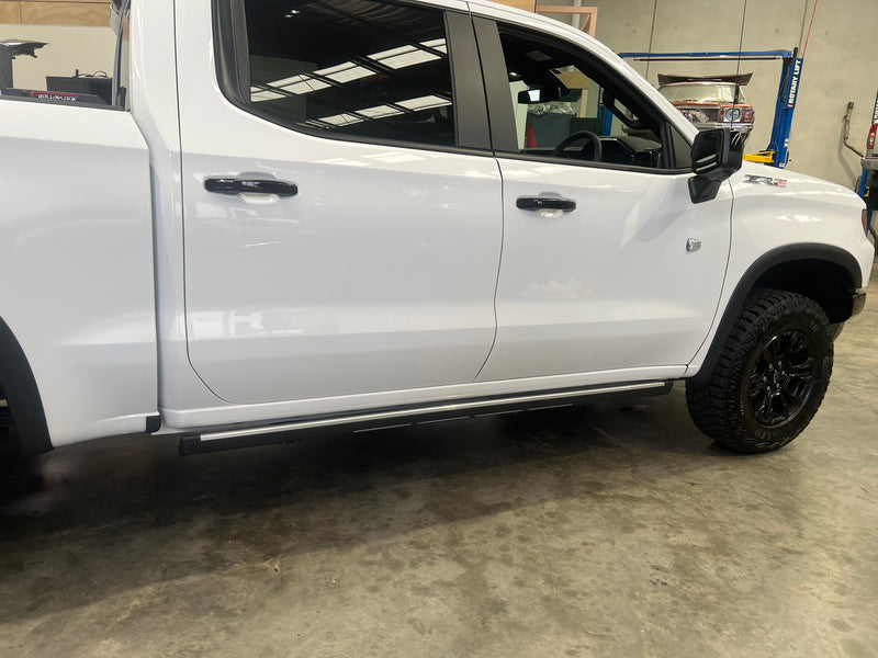 ORI Electric Steps Chevy Silverado ZR2 & LTZ 2023 + Offroad Industries