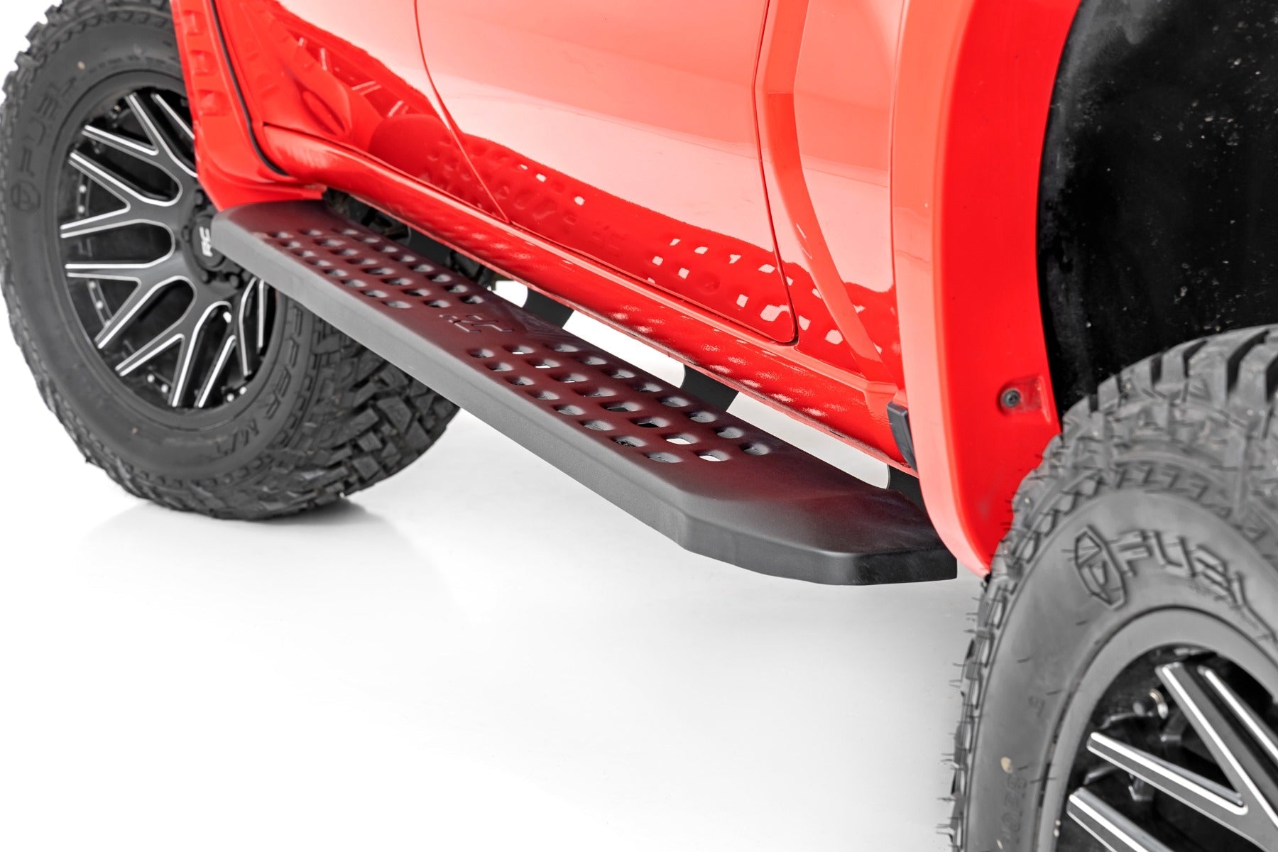 Rough Country RPT2 Side Steps | CHEVY/GMC 1500/2500HD (19 - 23 - Offroad Industries